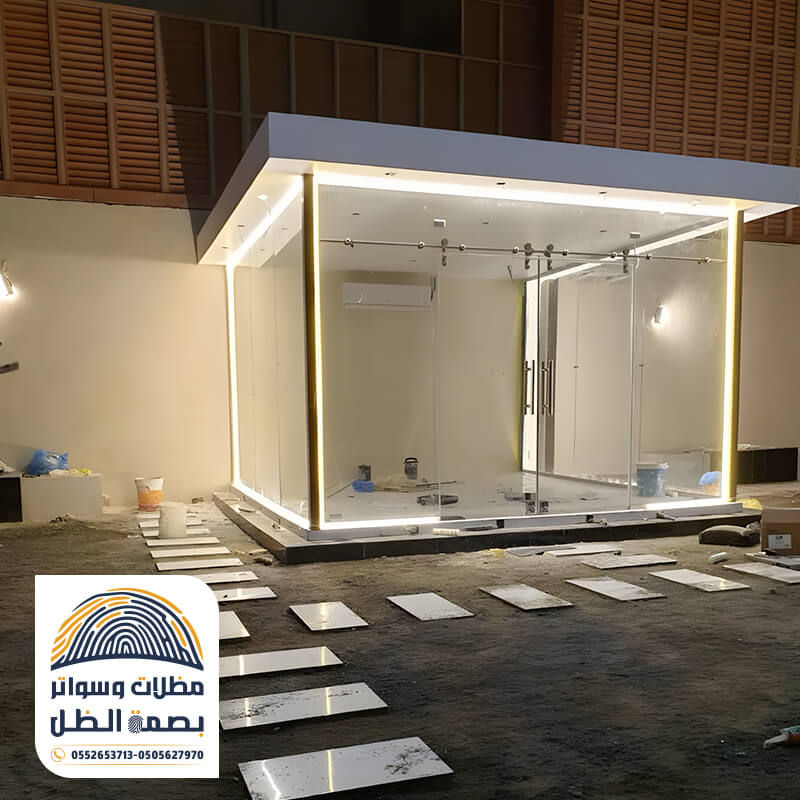 مجالس خارجية زجاجي مصنوع من الساندوتش بانل وزجاج ضد الكسر